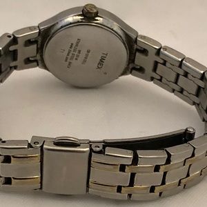 Timex Accessories - 🌷🌻TIMEX gold and silver watch Timex Accessories - 🌷🌻TIMEX gold and silver watch